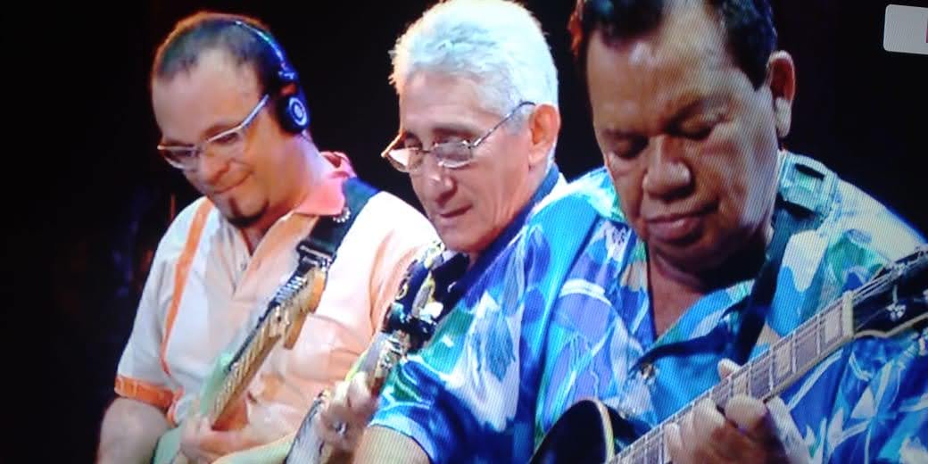 Givaldo com Mestre Curica e Mestre Vieira, gravação do DVD dos 50 Anos de Guitarrada (2012/Theatro da Paz). Foto: Renato Chalu