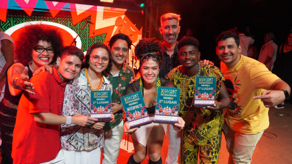 Vários artistas que fazem shows no Fecant