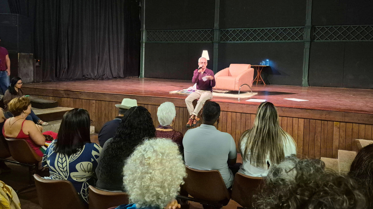 Leitura dramática com Cláudio Barros