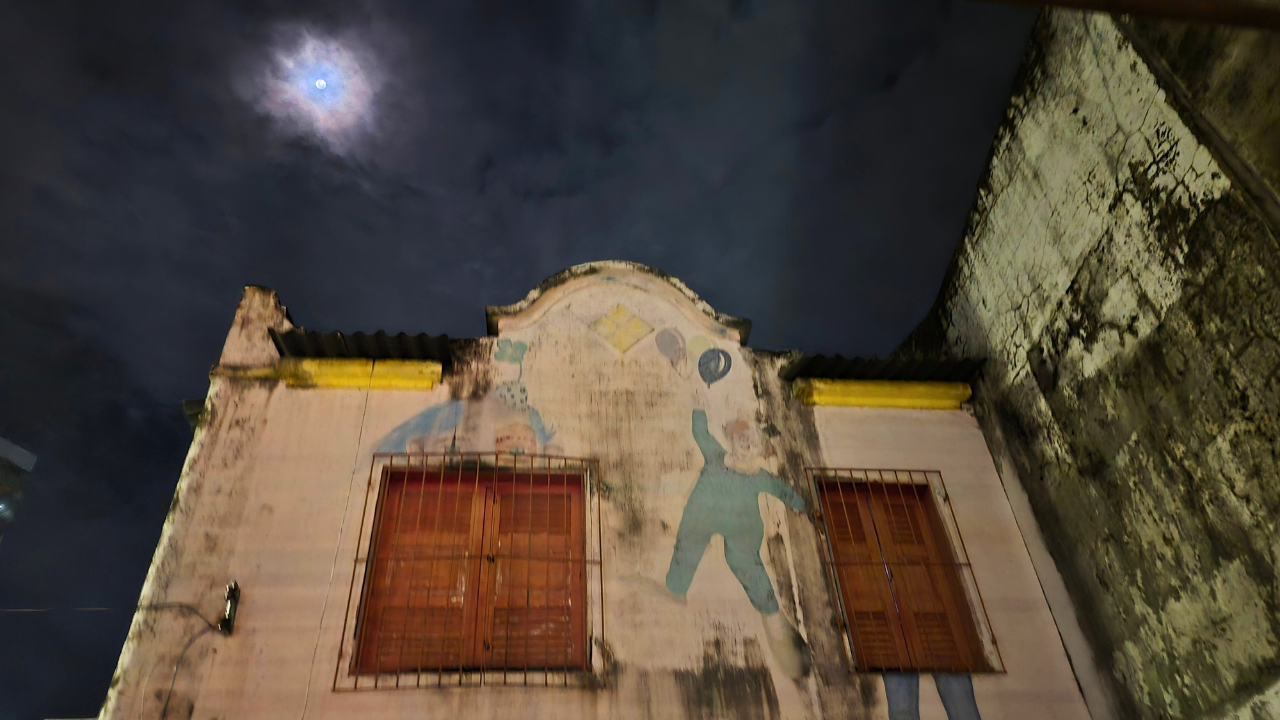 Fachada da Casa dos Palhaços Trovadores, antes da reforma