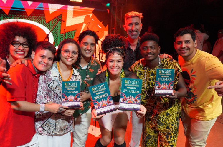 Vários artistas que fazem shows no Fecant