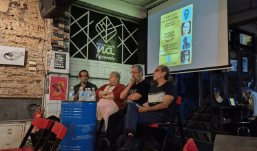 O processo criativo do artista em roda de conversa sobre sua nova série.
Foto: Holofote Virtual